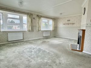 Lounge/Diner- click for photo gallery